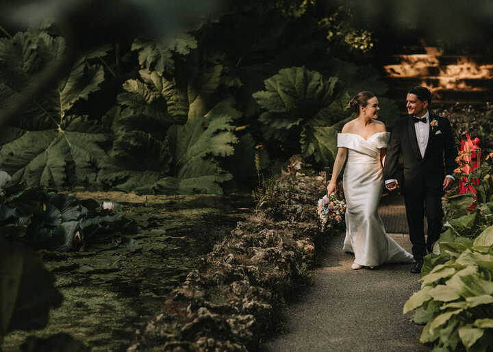 outdoor wedding at abbotsbury subtropical gardens